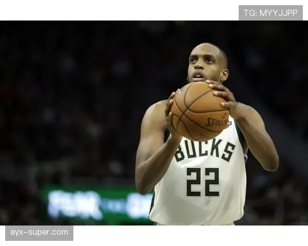 米德尔顿无球跑动效率提升，拉开雄鹿外线空间